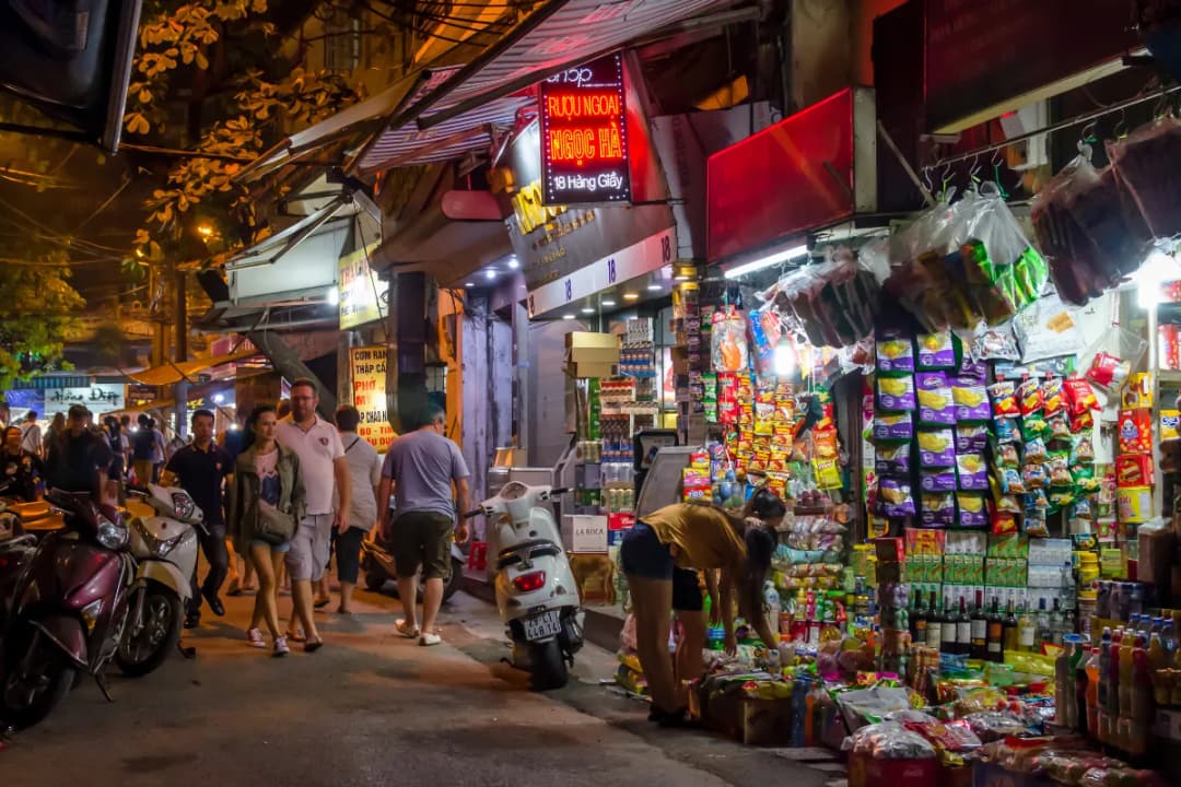 Ta Hien Street nightlife