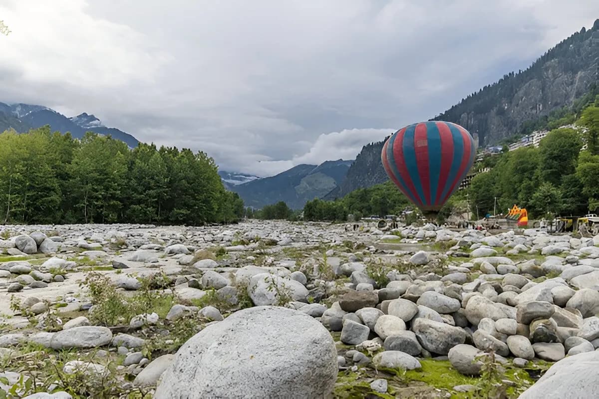 Hot air balloon in Manali