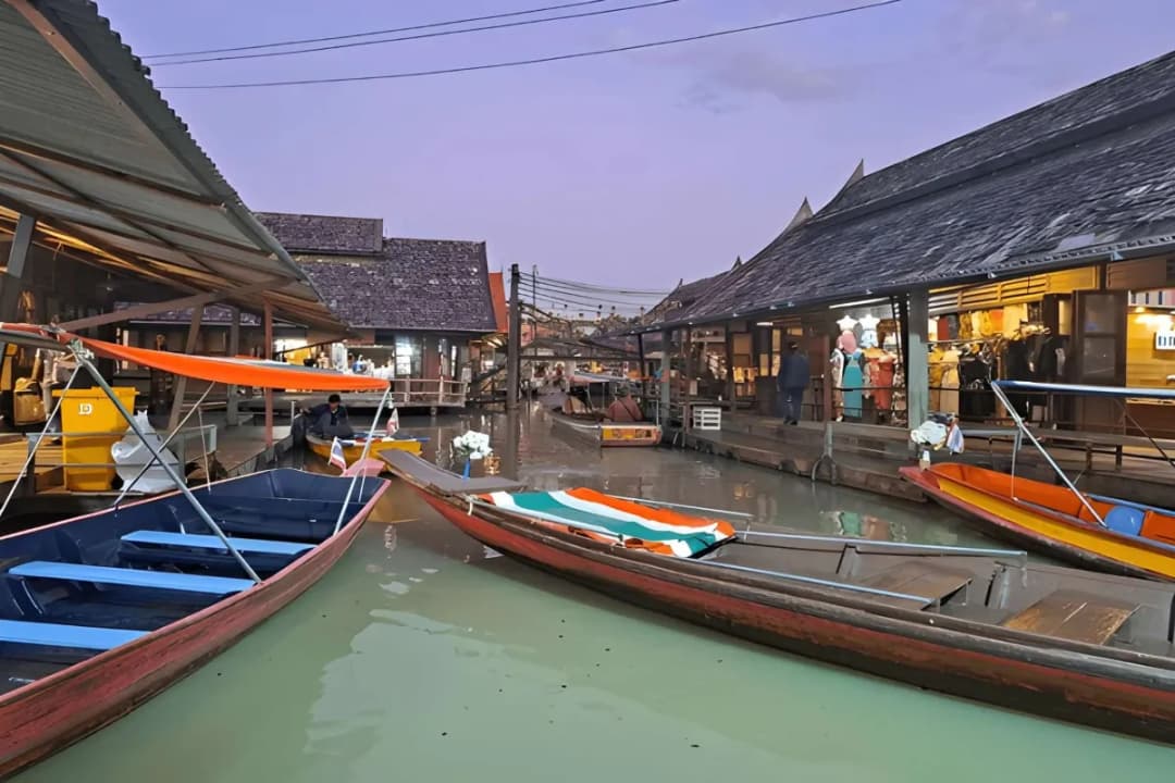 Traditional Boat Vendors