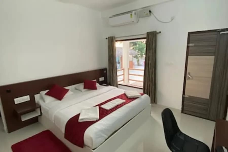 White Pearl Beach Hotel