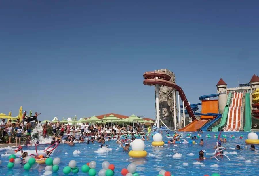 Entertain Yourself at Dalga Beach Aquapark Resort