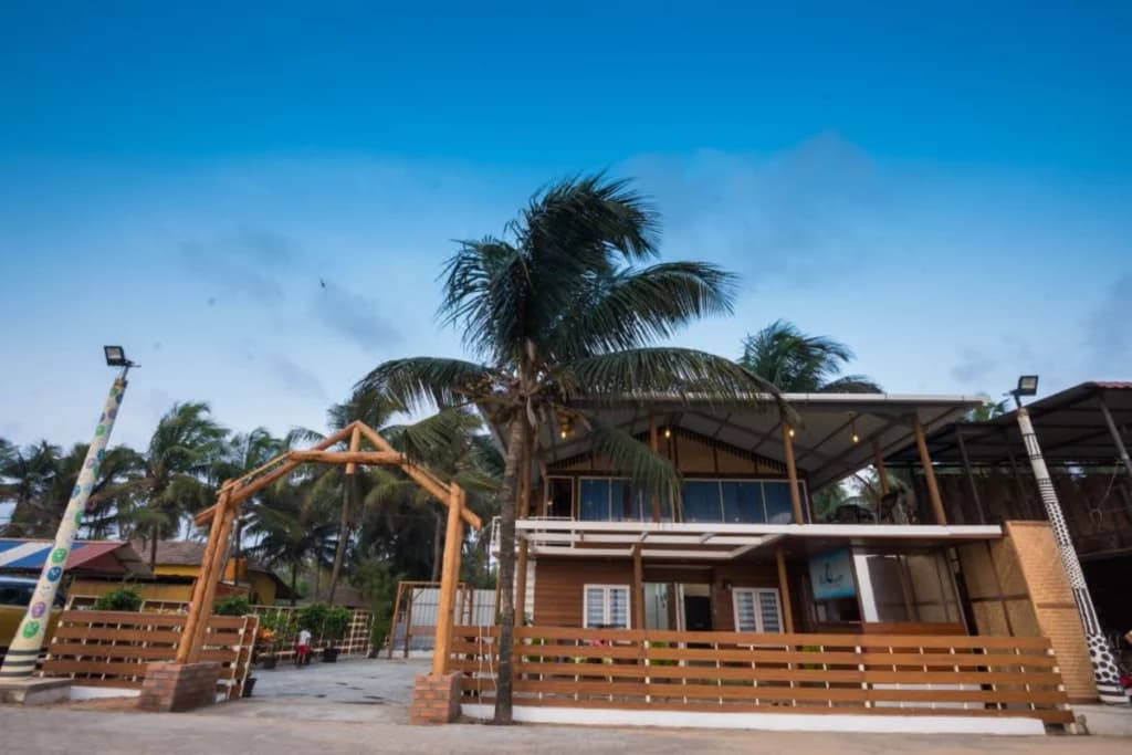 Bluewaves Seafront Cottage, Malpe Beach